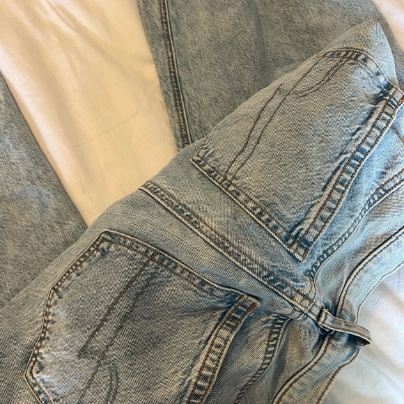 American Eagle light wash jeans - Picture 4 of 4